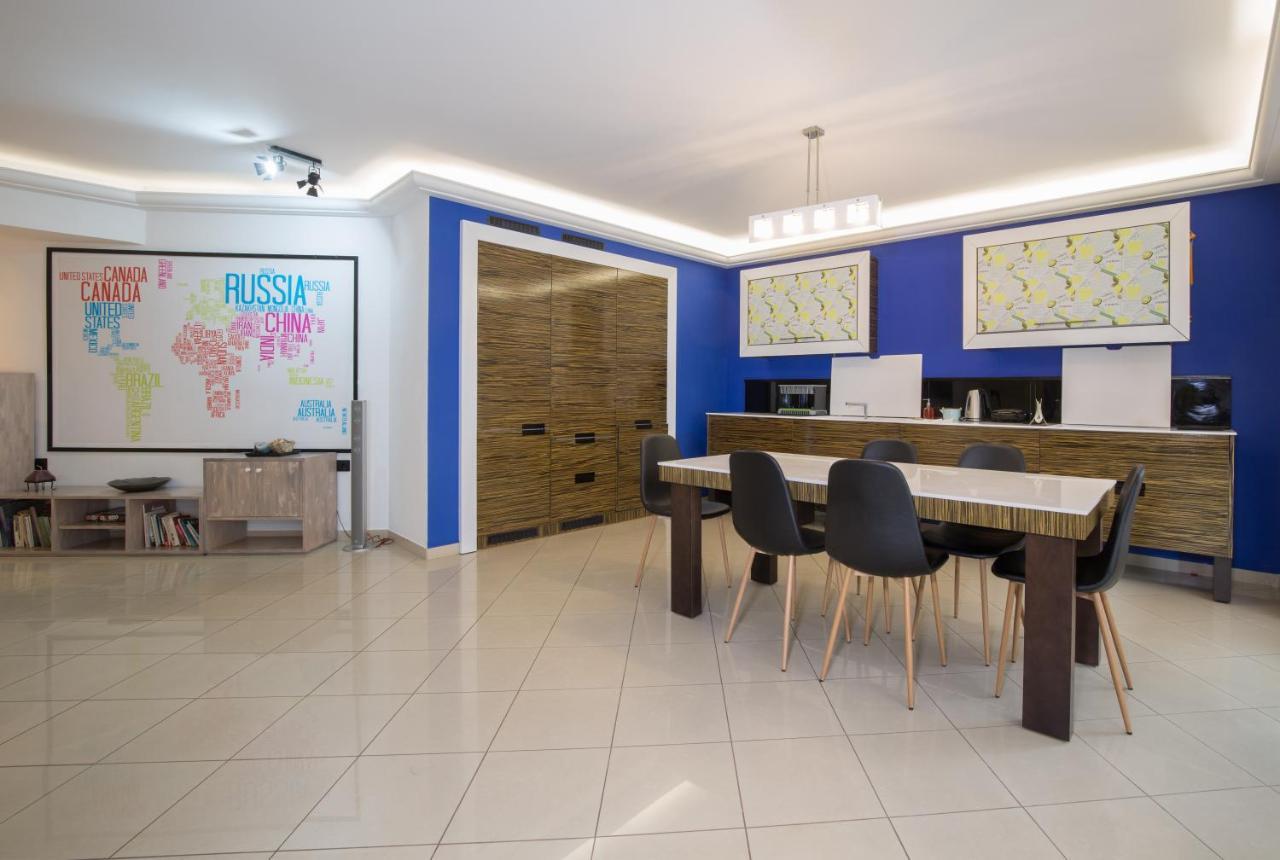 Spacious Modern Apartments With Great Rooftop View Афины Экстерьер фото