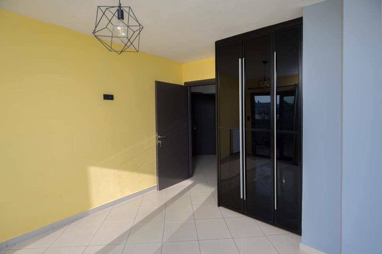 Spacious Modern Apartments With Great Rooftop View Афины Экстерьер фото